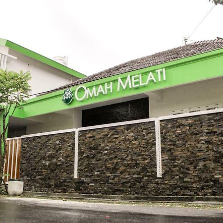 Omah Melati - Vacation Home Surakarta  Екстер'єр фото