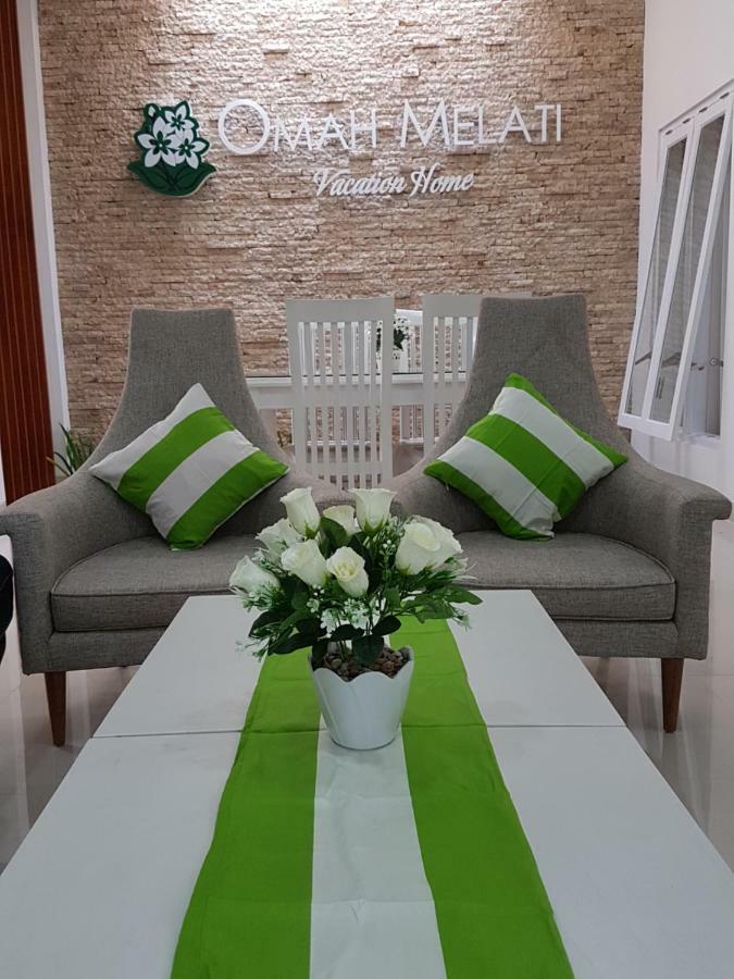 Omah Melati - Vacation Home Surakarta  Екстер'єр фото