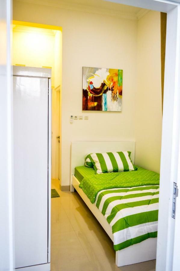 Omah Melati - Vacation Home Surakarta  Екстер'єр фото